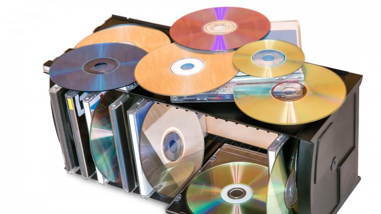 Холдър за касети или CDВ ерата преди Spotify тук си държахме музиката. Преди да се тръгне на път пък започваше едно избиране на касети и CD-та, за да сме сигурни, че из път ще слушаме наистина най-любимата ни музика.