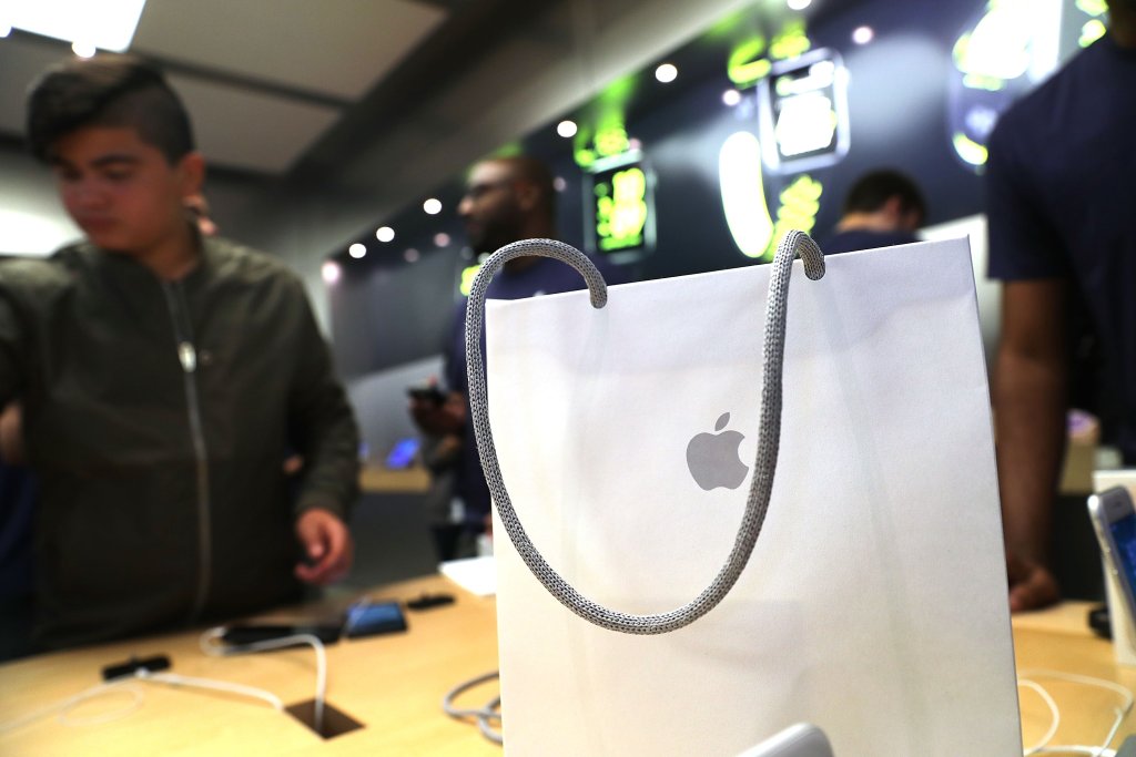 Apple's iPhone 7 And New Apple Watch On Sale In New York