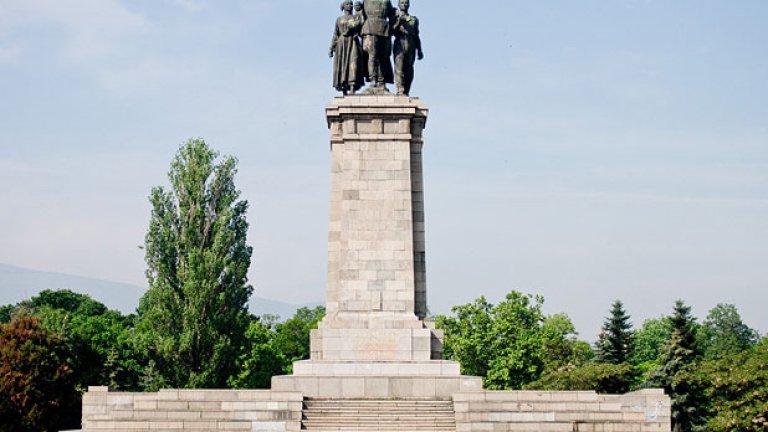"Слава на Украйна" от Паметника на съветската армия