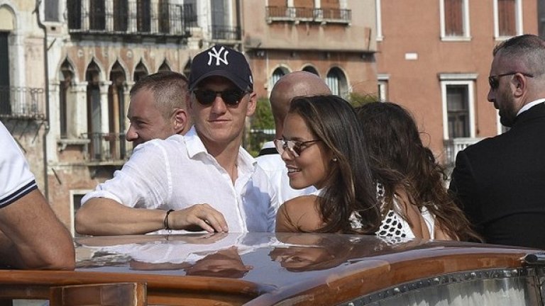 Швайнщайгер и Иванович пристигнаха във Венеция с частен самолет от Мюнхен.