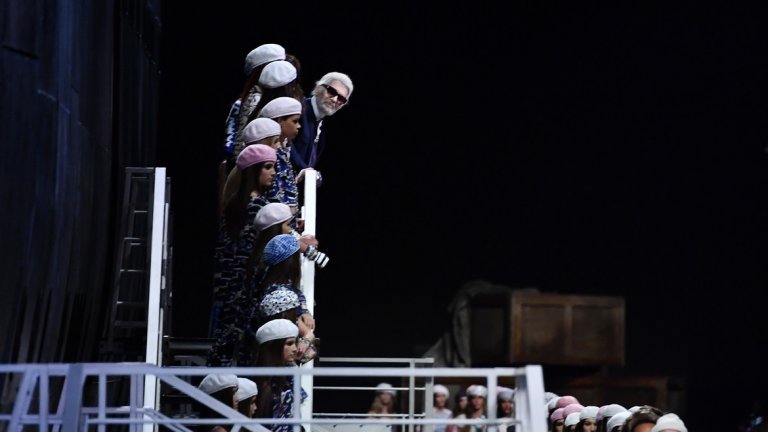 Модно ревю на Chanel, което се състои на круиз по повод колекция 2018-2019