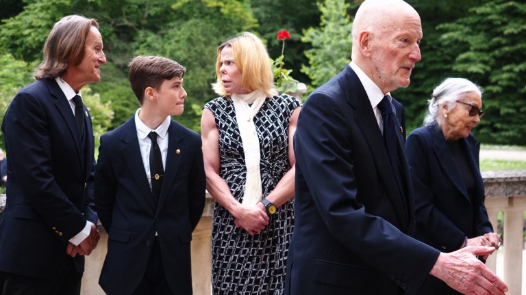 Положиха тленните останки на цар Фердинанд в двореца "Врана" (видео и снимки)