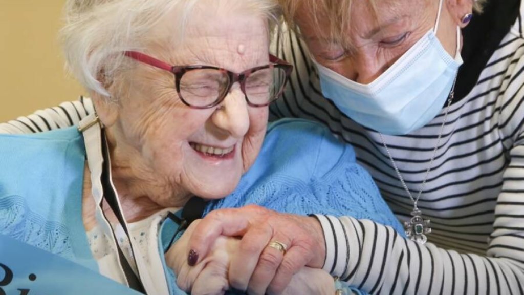 gerda-cole-and-sonya-grist-laughing