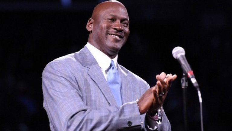 Майкъл Джордан. Въздушният винаги е бил хазартен тип. През 1992 г., когато националният отбор на САЩ се завръщаше триумфално от олимпиадата, Джордан се обзаложи с девет свои съотборници на по 100 долара чий багаж ще излезе първи на лентата. И спечели! Майкъл сам признава, че е пропилял над 20 млн. долара при букмейкъри и в казина. Но в крайна сметка това е човек със състояние 1 млрд. долара!