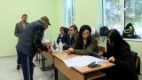 Два луксозни автомобила са спрени за обиск