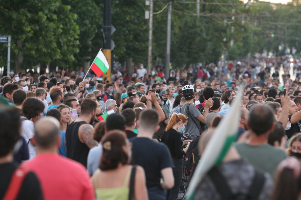 Впоследствие протестът се премести към Орлов мост, където демонстрантите блокираха движението.