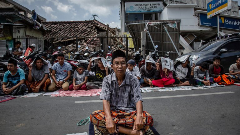 Над 430 вече са жертвите от земетресението в Индонезия
