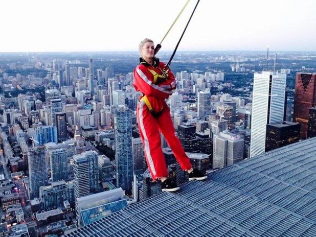 Южени Бушар изпусна напрежението на 550 метра над земята