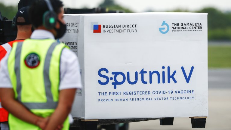 При изискванията за задължителен QR код за достъп до заведения приходите скачат до небето