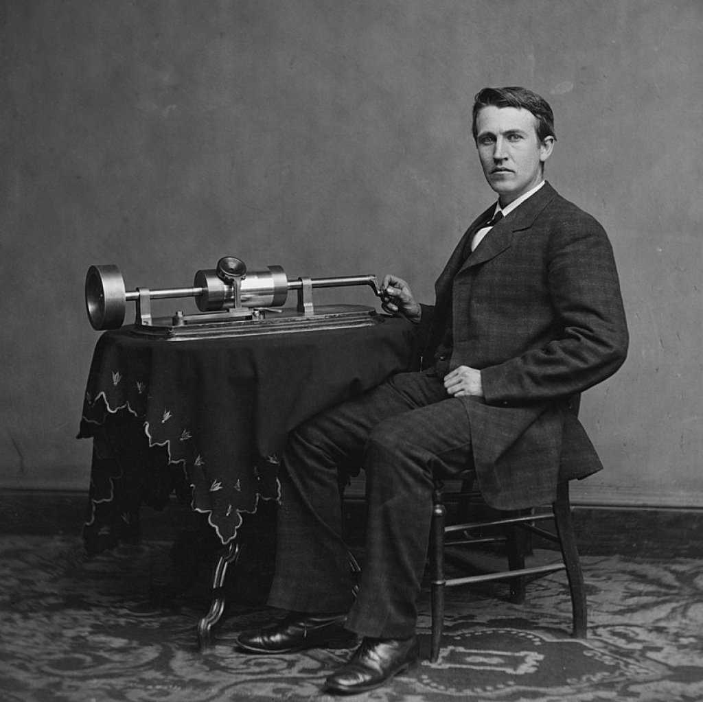 Edison_and_phonograph_edit1