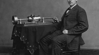 Edison_and_phonograph_edit1