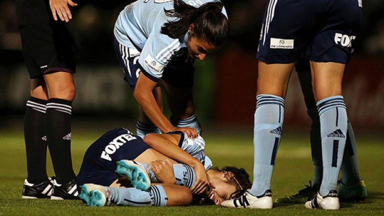 Груби влизания. Действително има момичета, които не жалят съперничките си. Някои нарушения изглеждат плод на емоция, а не на тактическа необходимост. А агресията често излиза извън всякакви рамки.