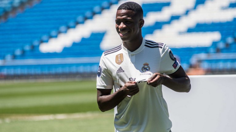 Райо Валекано, Валядолид, Бетис, Реал Сосиедад, Леганес, Жирона, Еспаньол, както и френският Нант, и италианският Удинезе са готови да предложат оферти за Винисиус, пише AS.