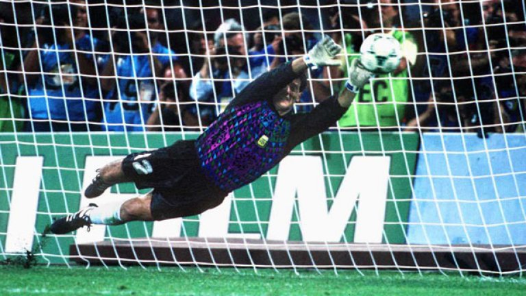 Серхио Гойкоечея.
Започна Мондиал 1990 като резерва на Пумпидо, но след травмата на първия вратар, застана под рамката. Известен със суеверията си, като например да уринира до гредата в началото на второто полувреме за късмет на отбора, Серхио хвана дузпа срещу Югославия на четвъртфинала и две на Италия на полуфинала... Не успя само срещу Андреас Бреме на финала и Германия стана световен шампион.