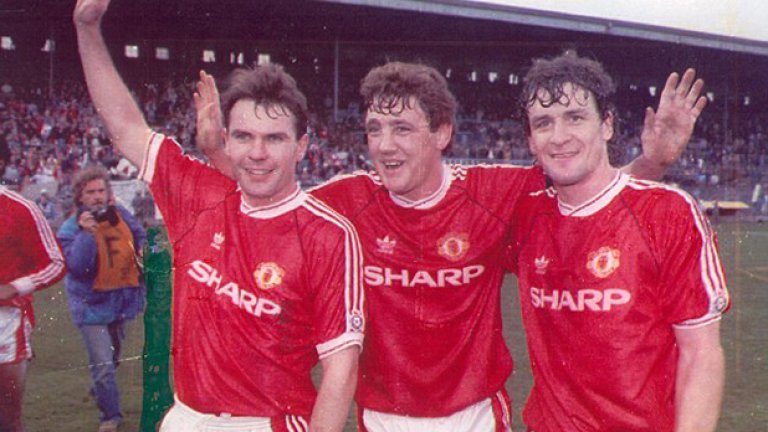 Брайън Маклеър, Стив Брус и Марк Хюз ликуват! Юнайтед току що се е класирал за финала на КНК през 1991-а, след като е елиминирал Легия Варшава.
