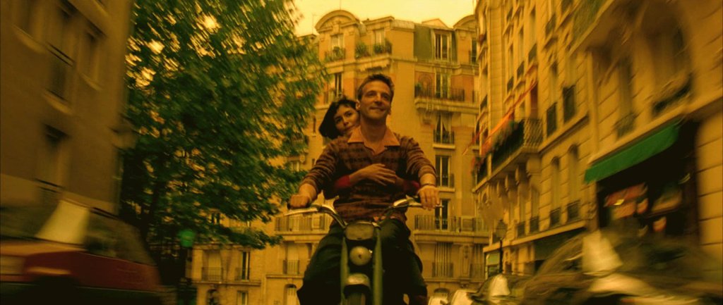 \"Невероятната съдба на Амели Пулен\" (Le Fabuleux Destin d\'Amélie Poulain)
Одри Тату е прекрасна тук. Младата Амели живее изолирана от света, заради схващанията на баща си, докато един ден не открива стара кутия зад плочката в банята... И тогава за