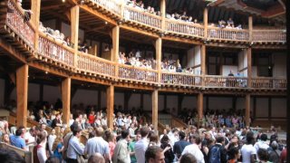 v-shekspiroviqt-teatyr-globus