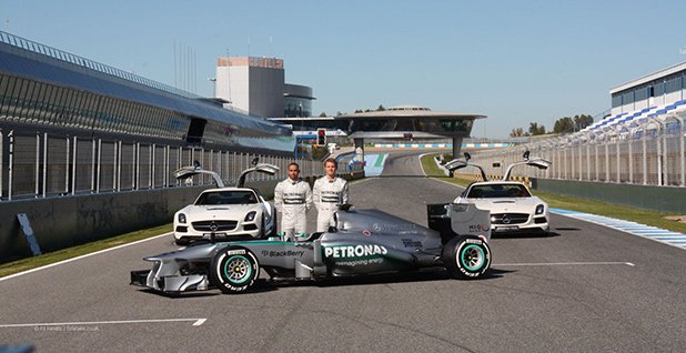 Mercedes показа W04 на "Херес"