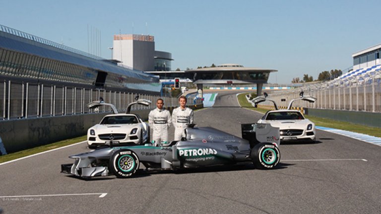 Mercedes показа W04 на "Херес"