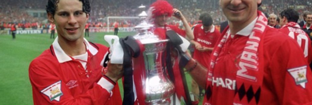 Ерик Кантона и Райън Гигс с титлата през 1994, между Коледа и финала на сезона Юнайтед загуби само 4 точки от аванса си