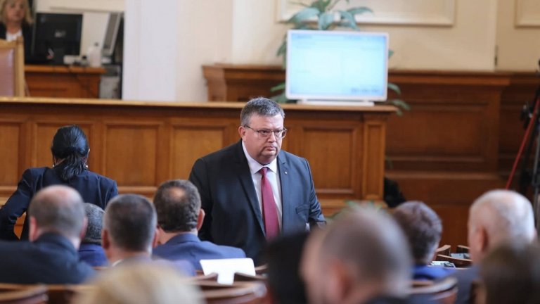 Главният прокурор е отличен за "укрепване и отстояване на държавността"