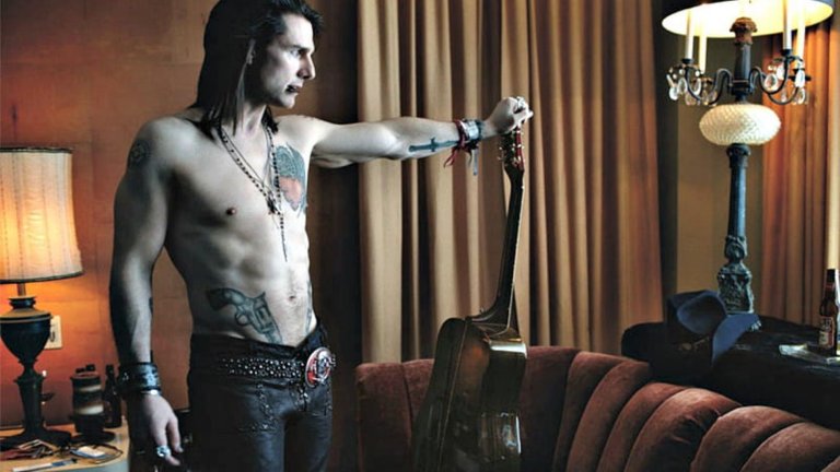 "Рок завинаги" (2012)
Филмът "Рок завинаги" е базиран на едноименния мюзикъл от 2005 г.  Приходите му възлизат на малко под 60 милиона долара, което го прави един от най-големите финансови неуспехи в кариерата на звездата Том Круз.  Зрителите са недоволни именно от неговото изпълнение. Тъй като "Рок завинаги" е джубокс мюзикъл, състоящ се от хитове от 80-те, той изисква добра музикална подготовка. Круз, колкото и талантлив да е като актьор, не притежава необходимите вокални умения.