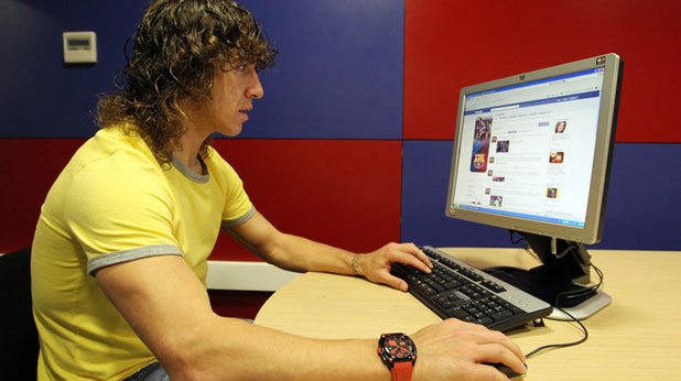 Капитанът на Барселона Карлес Пуйол е сред най-активните участници в социалните мрежи