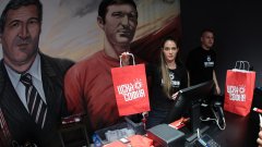 Новият магазин на ЦСКА отвори врати в центъра на София (видео)