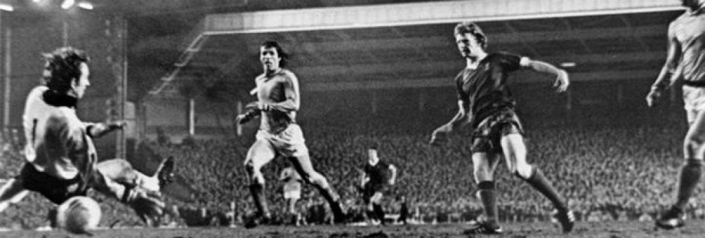 2. Ливърпул - Сент Етиен 3:1. 1977 г. КЕШ, четвъртфинал, реванш. Ливърпул продължава с общ резултат 3:2. Ключов успех по пътя към първия триумф в най-силния континентален турнир. 