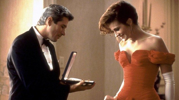 4.  Хубава жена (1990) - Главната героиня (Джулия Робъртс) е проститутка, която е наета да се преструва на приятелката на богат мъж (Ричърд Гиър). Във филма имате и опит за изнасилване, а цялата концепция за "съвременна приказка" влиза в разрез с разбирането, че жените могат да се справят сами и не се нуждаят от "богат принц", който да им оправи живота. Подобен филм днес трудно би се разминал без сблъсък с малко войнствен феминизъм.
