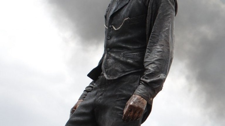 Музиката на Джони Грийнууд използва дисонанса и объркването, за да подсили усещането за клокочещия вулкан от петрол под повърхността на земята и от разрушителните импулси в душата на Плейнвю.