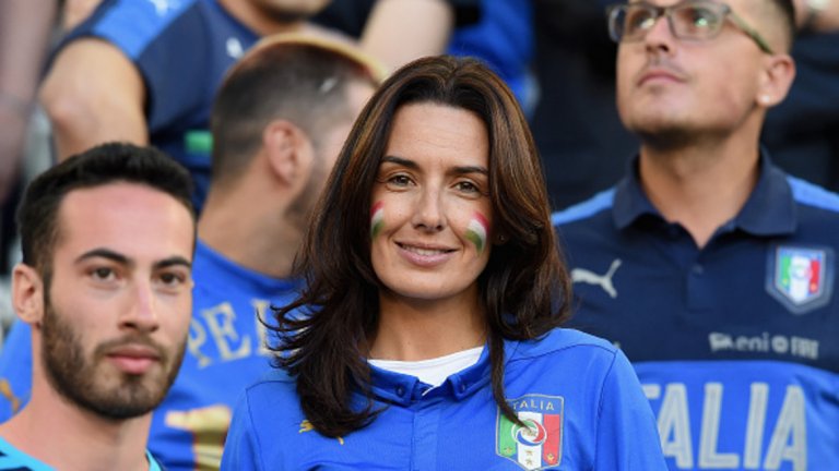 Елизабета по време на мача Италия - Германия на Евро 2016.