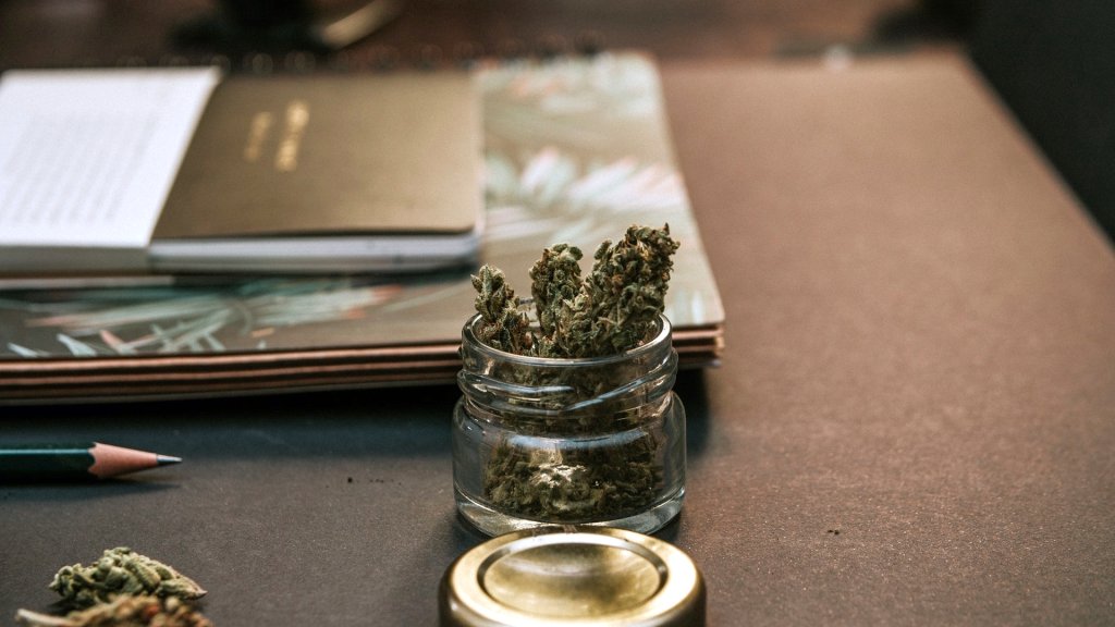 blur-bud-cannabis-1466335
