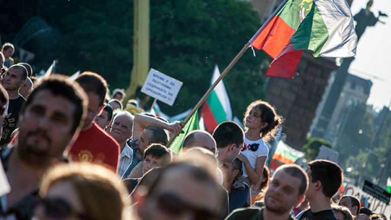 Поне 15 000 бяха по улиците на София в неделния ден