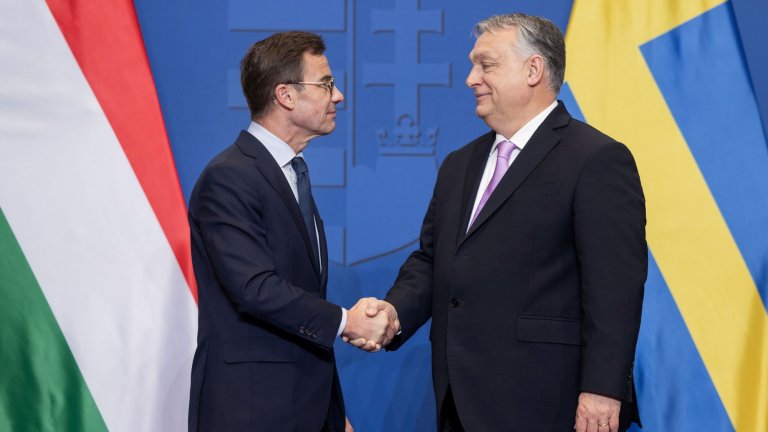 Министър-председателите на двете държави - Улф Кристершон (вляво) и Виктор Орбан се срещнаха дни преди гласуването в унгарския парламент.