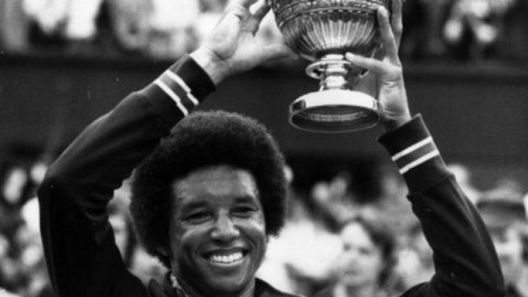 Аш не се радва на победата екстравагантно. Няма скачане, няма демонстрация на емоции