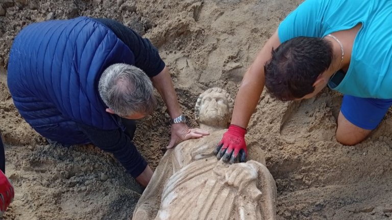 Археолози откриха човешка статуя в цял ръст в Одесос