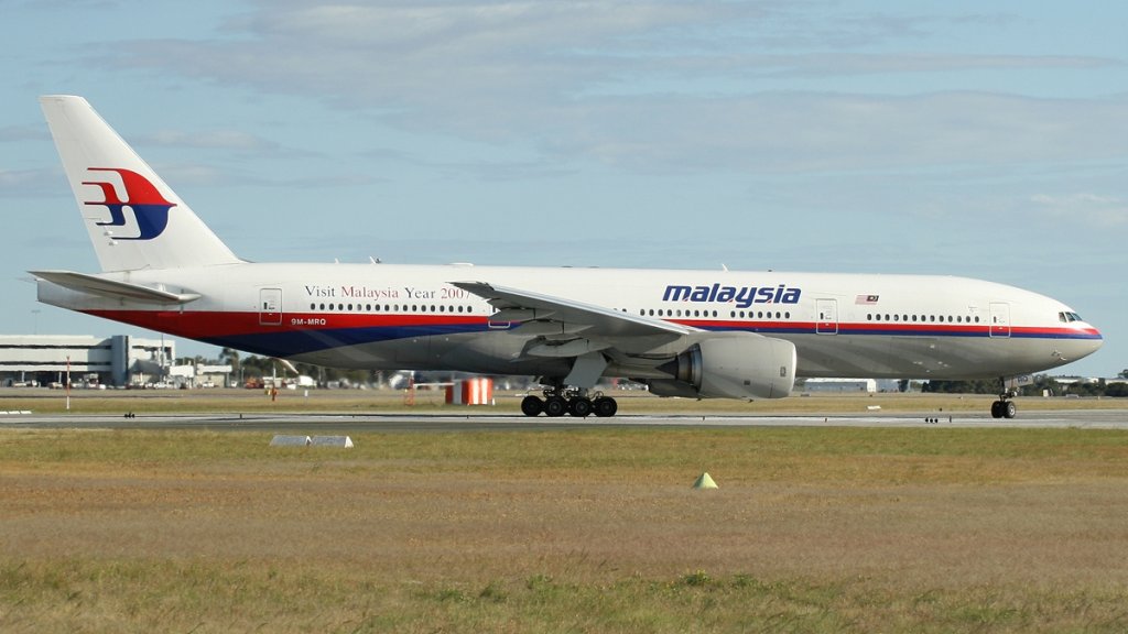 Malaysia_Airlines_Boeing_777-200ER_PER_Monty