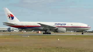 Malaysia_Airlines_Boeing_777-200ER_PER_Monty