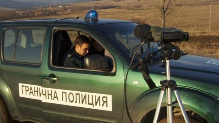 Гранична полиция попадна на два трупа на мъже в силен стадий на разложение