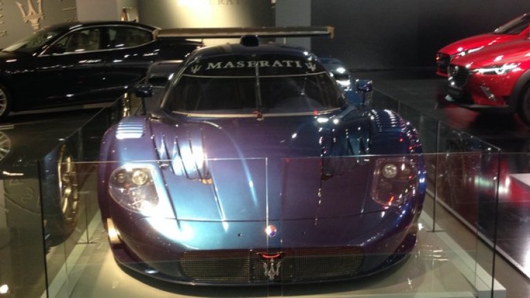 Maserati MC12 може да се разгледа отблизо, но не и да се пипне
