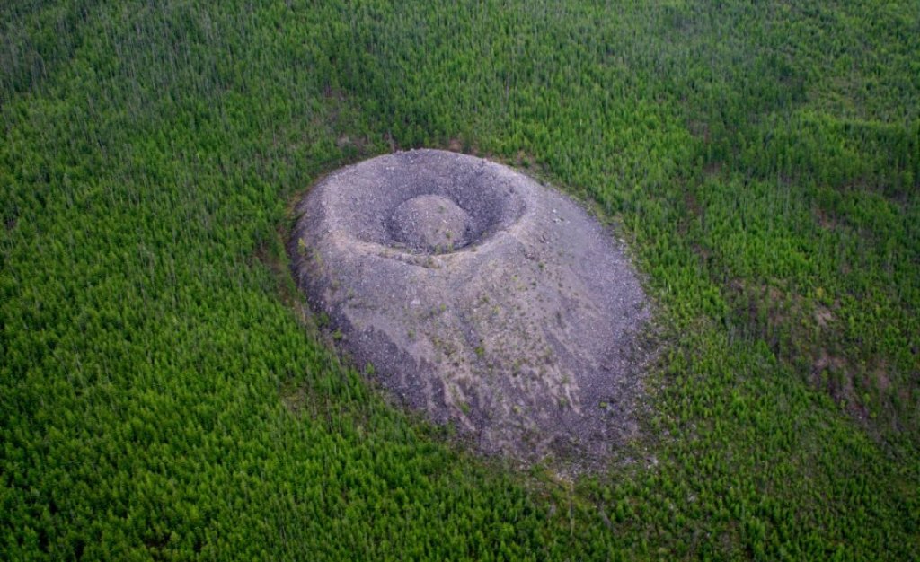Patomsky_crater