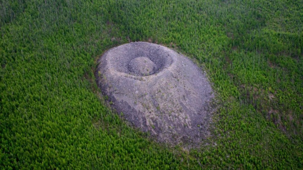 Patomsky_crater