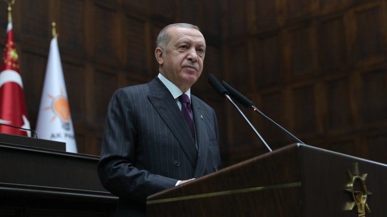 Турският президент играе игра, в която или ще спечели много, или ще срине собствената си държава