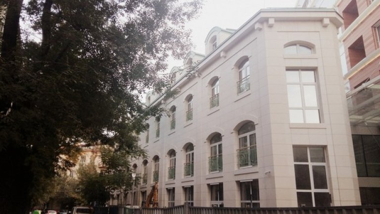 Дизайнът на Прошековата фабрика всъщност е само фасада