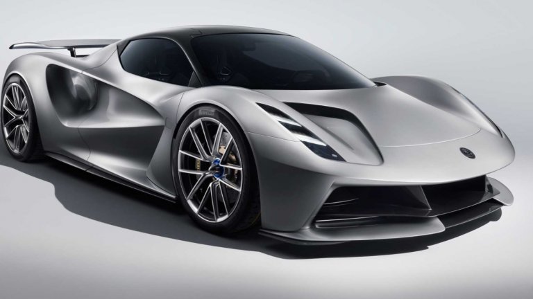Lotus EvijaКлючът към успеха на Lotus е в създаването на забележително леки спортни автомобили. Evija тежи малко над 1600 килограма и има 1973 конски сили. Това е първата суперкола на марката, но като за първи опит в този сегмент, тя се представя повече от добре. Ускорява от 0 до 100 км/ч за 3 секунди и вдига над 320 км/ч. Lotus планира да създаде точно 130 бройки – нито повече, нито по-малко.