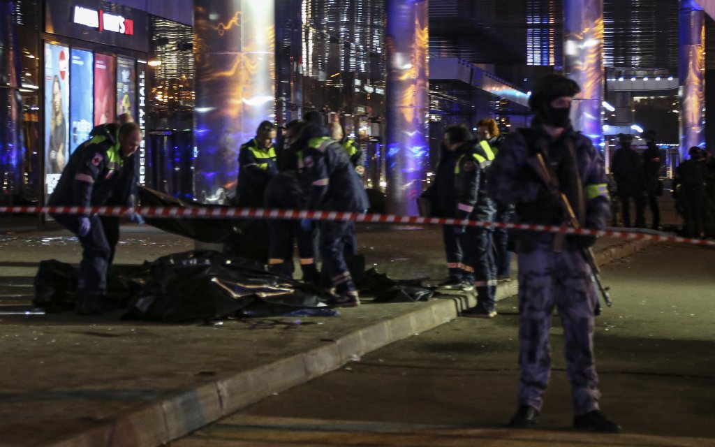 Атентат в Москва: Въоръжени мъже откриха огън на концерт, има десетки загинали