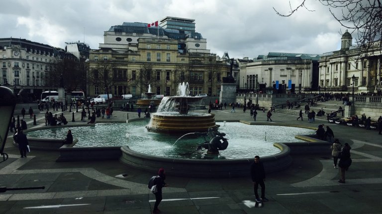 Туризъм в ЛондонУикенд в Лондон, Нова година пред Биг Бену или едно отскачане до Англия през лятото. Беше толкова просто. Още сега има завишен контрол за европейските граждани. Едва ли ще има визи за туристите от Европа, но се говори за въвеждането на входна такса и за система на регистрация като в Америка.
Добри новини за любителите на шопинга. Британската лира падна спрямо еврото с 15%. Това е тенденция, която според анализаторите ще продължи.