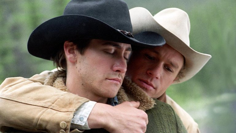 Brokeback Mountain / "Планината Броукбек"
Двама млади каубои и една любовна история. Може да звучи като доста нишов филм, но лентата на режисьора Анг Лий с Хийт Леджър и Джейк Гиленхол е една наистина прекрасна история за невъзможната любов, разказана по начин, който няма как да не ви разчувства. И все пак обаче именно тази толкова невъзможна любов ще ви остави с натежало сърце накрая. Прекрасен филм, но не и за многократно гледане.