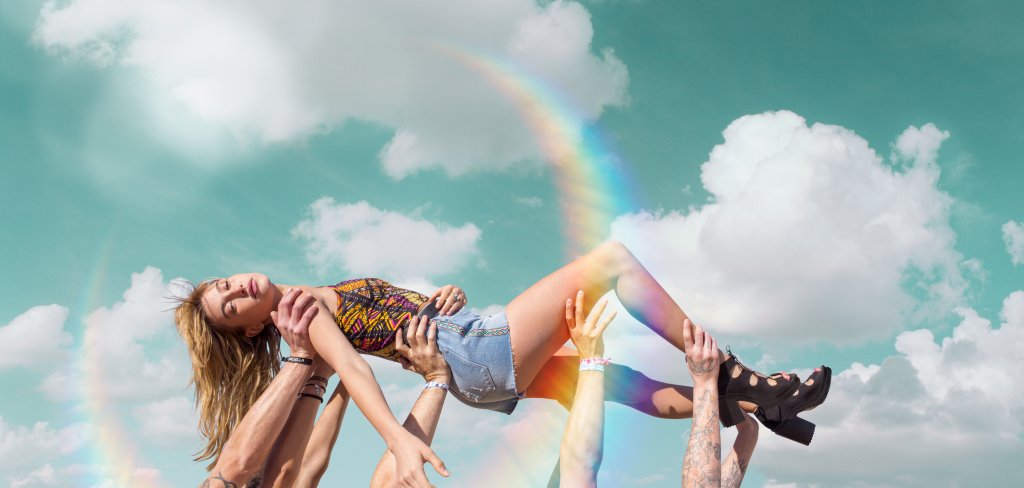 H&M loves party and sun